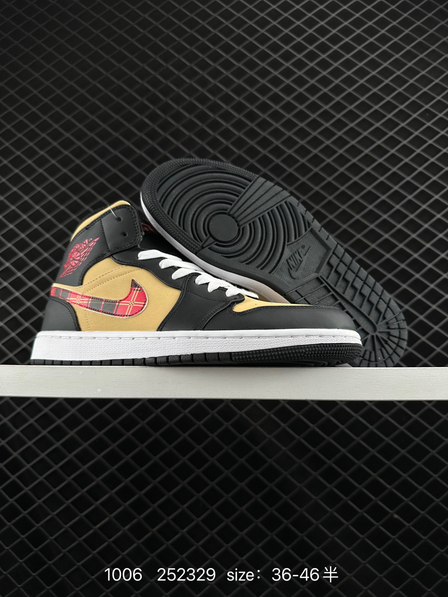 NIKE Air Jordan 1 Retro Mid”Reverse Black Toe“